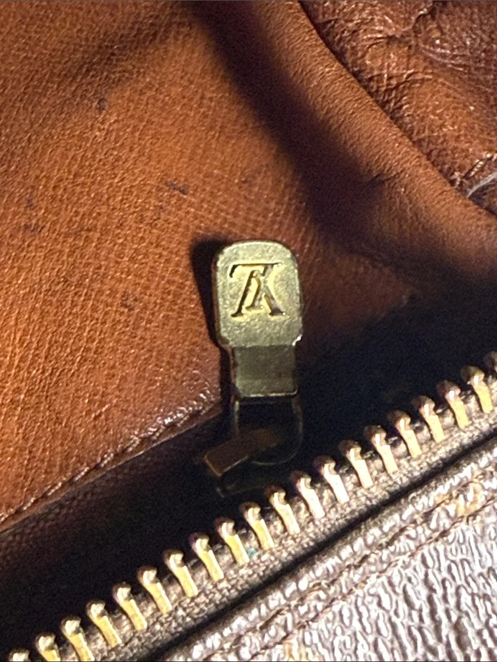 80’s Vintage Louis Vuitton Trocadero 27 Brown Monogram crossbody Bag